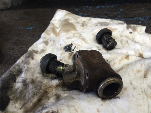 生駒市 N様 フィット ホイルシリンダー修理