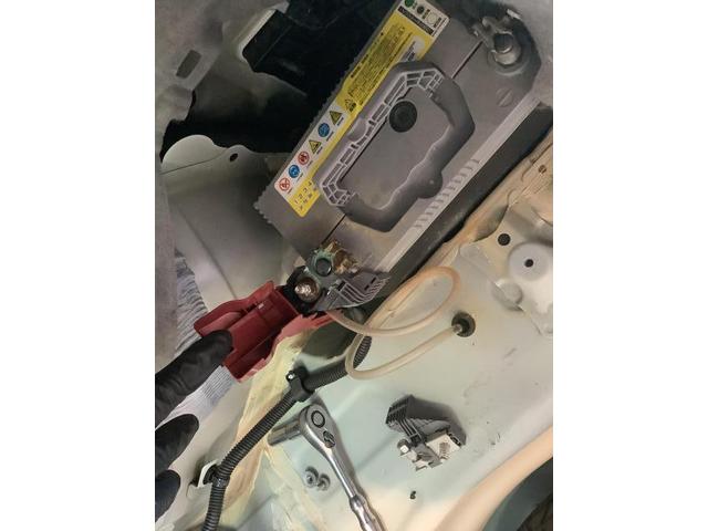 トヨタ　プリウス　車検　バッテリー端子交換　充電不足　奈良市　木津川市　生駒郡　生駒市　大和郡山市　磯城郡