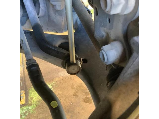 トヨタ プリウス 車検 スタビライザーリンク交換 足回りから異音 奈良市 大和郡山市 木津川市 磯城郡 生駒市 生駒郡