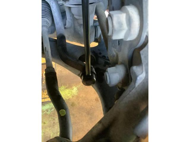 トヨタ プリウス 車検 スタビライザーリンク交換 足回りから異音 奈良市 大和郡山市 木津川市 磯城郡 生駒市 生駒郡