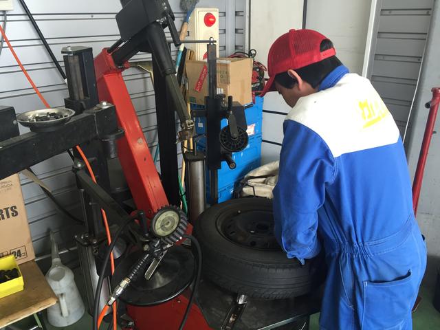 タイヤ交換もお任せ下さい！　お見積りも致します！