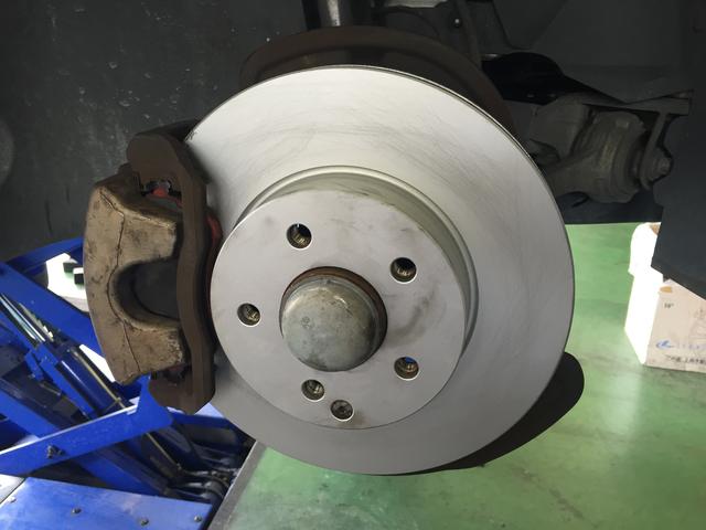 ベンツ C200 コンプレッサーワゴン ブレーキローター交換