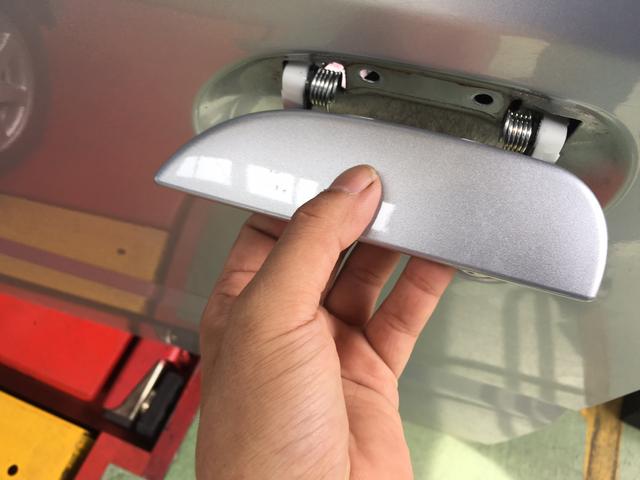 ダイハツ ムーヴ ドアハンドル交換