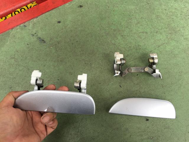 ダイハツ ムーヴ ドアハンドル交換