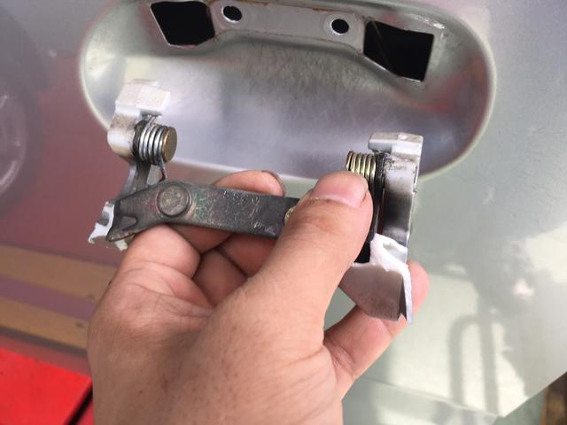 ダイハツ ムーヴ ドアハンドル交換