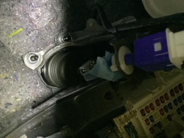 ホンダ　Ｎ－ＢＯＸ　JF1　ブレーキランプ点灯しっぱなし　ブレーキペダルパッド交換