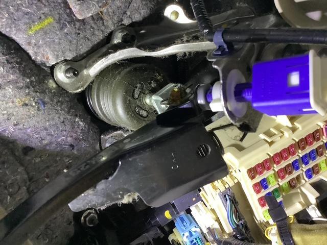ホンダ　Ｎ－ＢＯＸ　JF1　ブレーキランプ点灯しっぱなし　ブレーキペダルパッド交換