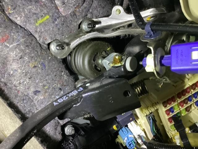 ホンダ　Ｎ－ＢＯＸ　JF1　ブレーキランプ点灯しっぱなし　ブレーキペダルパッド交換