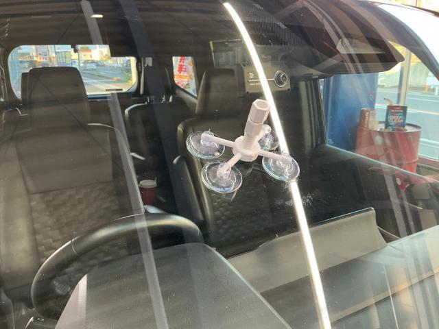 トヨタ　ヴォクシー　フロントガラス飛び石  修理　奈良県　橿原市　大和高田市　香芝市　桜井市　御所市　天理市　磯城郡　