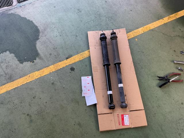 ホンダ　Ｎ－ＢＯＸカスタム　サスペンション・足回り修理・整備  リヤショックオイル漏れ　奈良県　橿原市　大和高田市　香芝市　桜井市　天理市　御所市　磯城郡