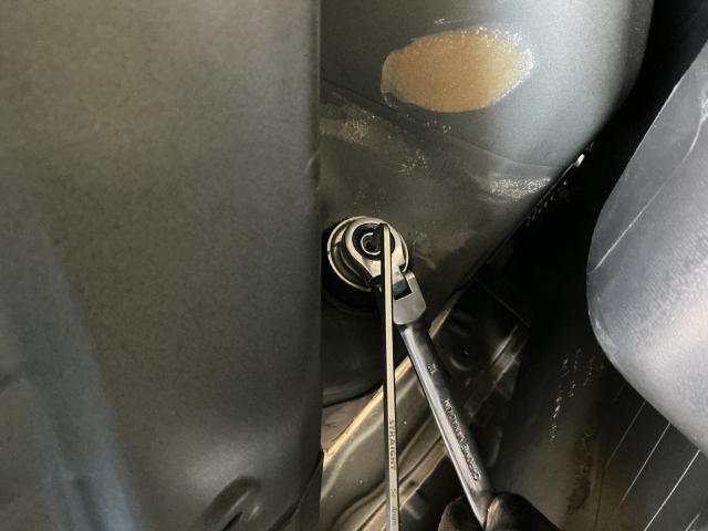 ホンダ　Ｎ－ＢＯＸカスタム　サスペンション・足回り修理・整備  リヤショックオイル漏れ　奈良県　橿原市　大和高田市　香芝市　桜井市　天理市　御所市　磯城郡