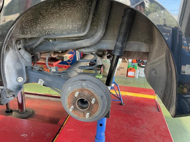 ホンダ　Ｎ－ＢＯＸカスタム　サスペンション・足回り修理・整備  リヤショックオイル漏れ　奈良県　橿原市　大和高田市　香芝市　桜井市　天理市　御所市　磯城郡