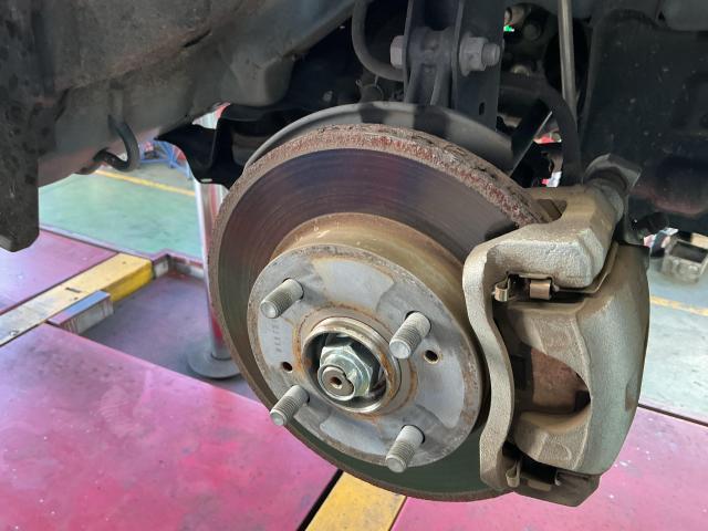 トヨタ　ピクシスメガ　サスペンション・足回り修理・整備　ブレーキ異音　奈良県　橿原市　大和高田市　香芝市　桜井市　天理市　御所市　磯城郡　
