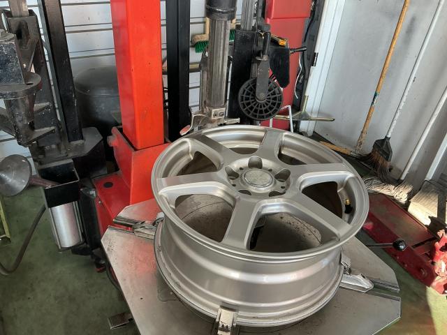 スズキ　スイフトスポーツ　ホイール・タイヤ交換  持ち込みタイヤ　ホール組付け　奈良県　橿原市　大和高田市　桜井市　天理市　香芝市　御所市　磯城郡
