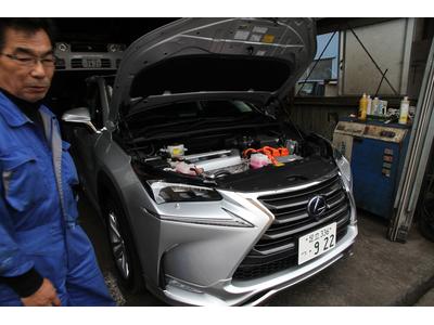 ベテラン整備士がメンテナンス
