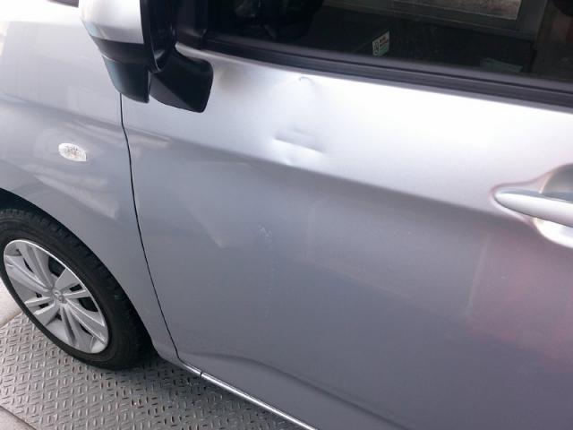 トヨタ　ルーミー　最短２日　ドアパンチキズ・へこみ直し　郡山市板金塗装