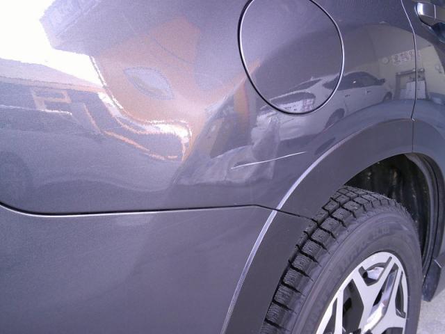 スバル　フォレスター　給油口付近　キズ・へこみ直し　郡山市板金塗装