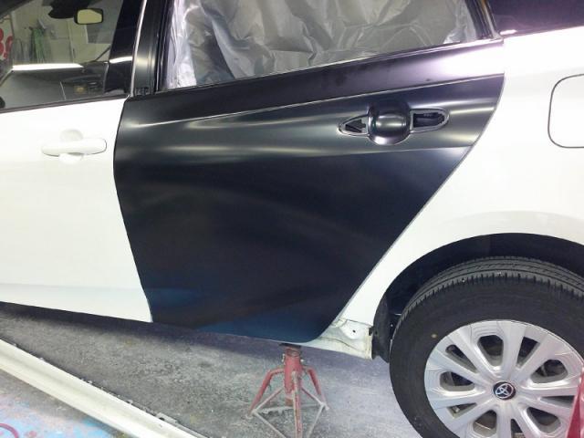 トヨタ　プリウス　保険修理　リヤドア交換他キズ・へこみ直し　郡山市