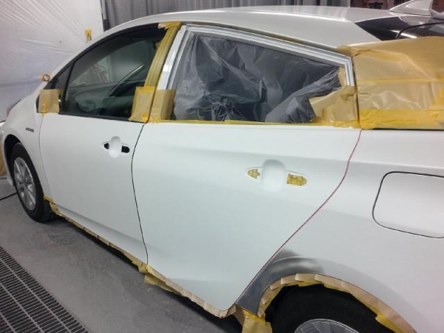 トヨタ　プリウス　保険修理　リヤドア交換他キズ・へこみ直し　郡山市