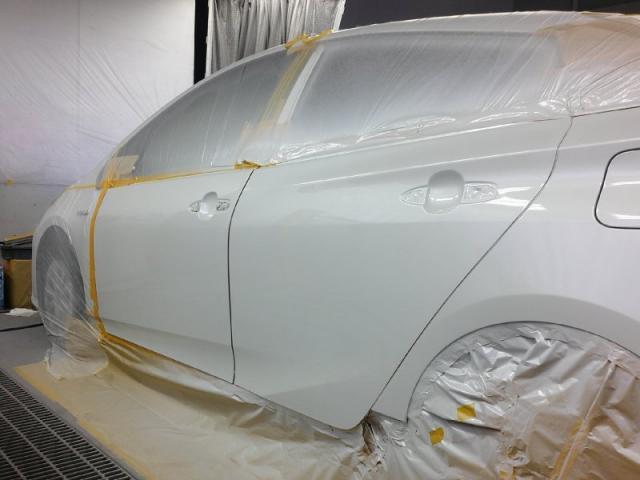 トヨタ　プリウス　保険修理　リヤドア交換他キズ・へこみ直し　郡山市