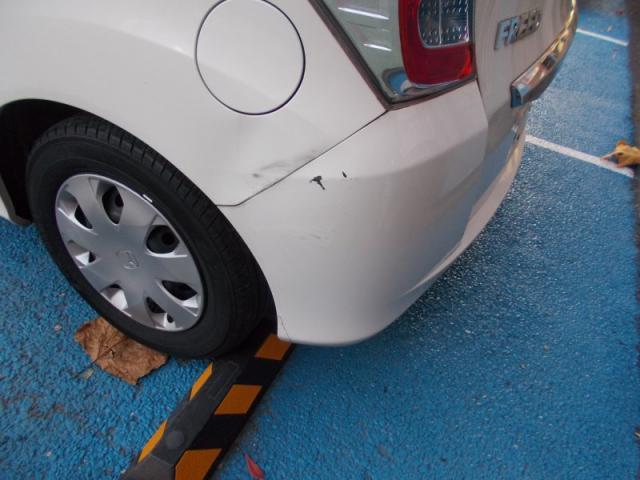 ホンダ　フリード　バンパーと後ろタイヤ上（クォーター）キズ・へこみ直し　郡山市カーコン工法