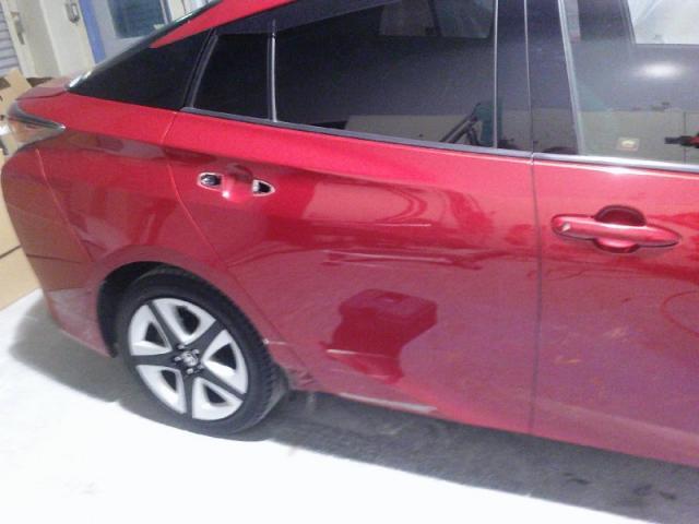 トヨタ　プリウス　エモーショナルレッド(色番号3Ｔ7)　ドアキズ・へこみ直し　郡山市カーコン工法