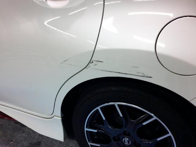 日産　ノート　給油口付近（クォーター）とドアキズ・へこみ直し　郡山市板金塗装