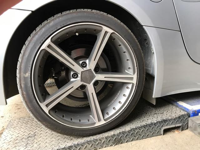 自社にてタイヤチェンジャー＆バランサー完備です！