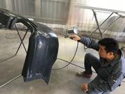 熟練の技でお車をキレイに仕上げます。