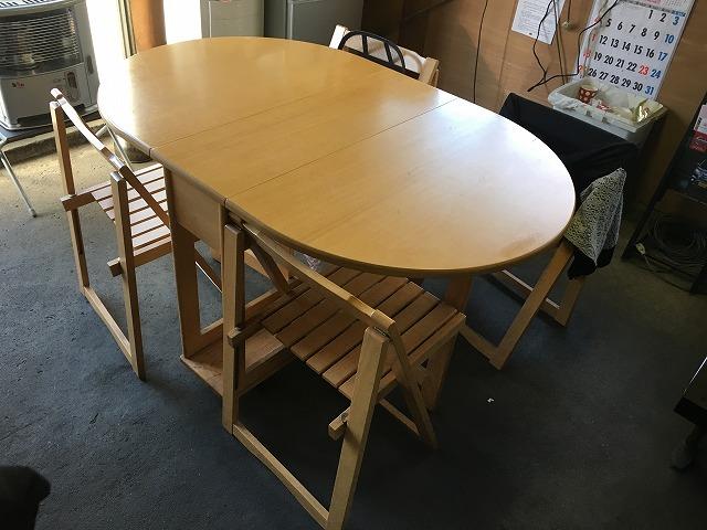 商談＆待合ルームです。広くはありまんが、ゆっくりして下さい。