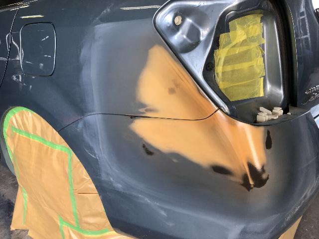カローラ AXIO ハイブリッド NKE165 フェンダー ヘコミ バンパー キズ 修理 鈑金 塗装 丸亀 香川