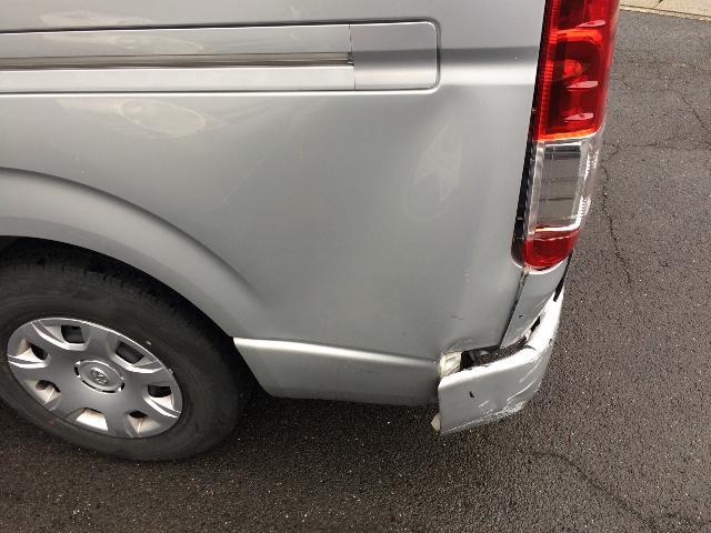 ハイエース DX TRH200V リアクォーターパネル ヘコミ バックパネル ヘコミ 修理 鈑金 塗装 丸亀 香川