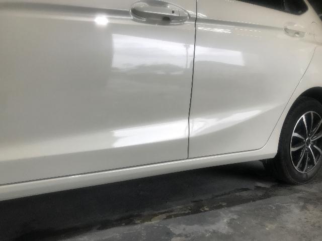 ホンダ　フィット　ハイブリッド　GP5 ドア　サイド　ロッカーパネル　ヘコミ　キズ   修理　鈑金　塗装　丸亀　香川