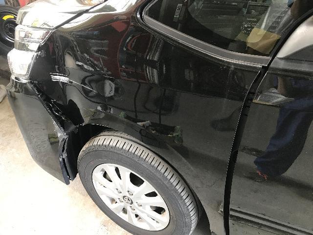 トヨタ　ヴォクシー　VOXY ZRR80G フェンダー　バンパー　ヘコミ　交換　修理　鈑金　塗装　保険　レンタカー　高松　丸亀　香川