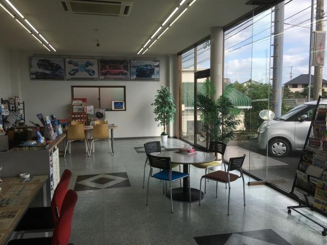 ごゆっくりとおくつろぎいただける待合スペースです。