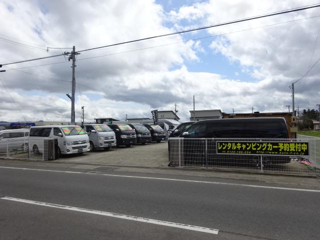 中古車展示場は日祭日営業しておりますのでお電話いただければ車の預かり、軽作業（タイヤ交換等できます）