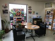 待合＆商談ルーム。ごゆっくりお寛ぎ頂けるスペースとなっております。