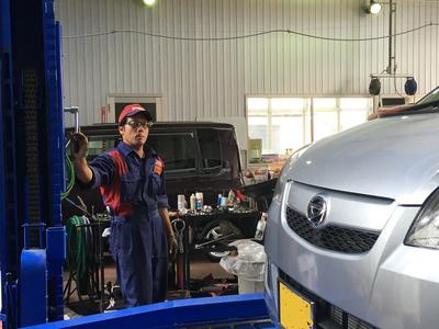 プロの整備がお客様のお車をサポートします