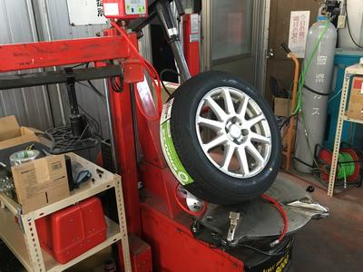 最大２２インチまでのタイヤ交換が自社で可