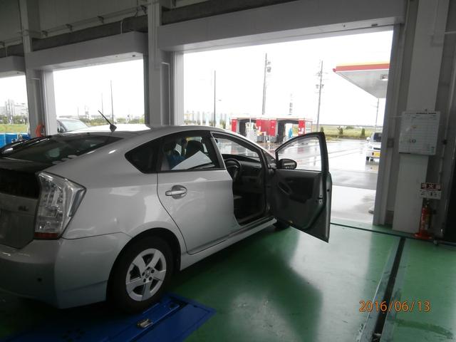 常滑のお客様でトヨタプリウスの車検を承りました。
