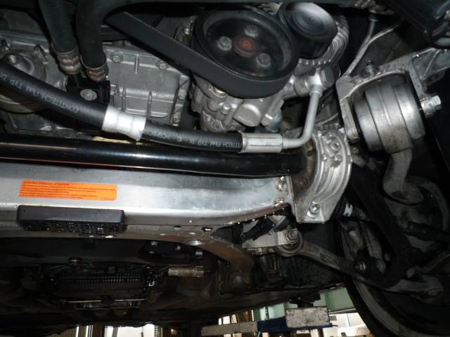 BMW５シリーズNB48　E60　車検整備　オイル漏れ修理　オイル交換
