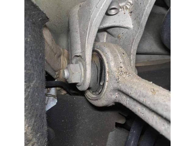 アウディ　Ｑ５　車検整備　エンジンオイル　ブレ－キオイル　交換　整備　修理　整備工場　修理工場　車検　点検　任意保険　茨城　龍ヶ崎　取手　牛久　つくば　つくば　ＮＵＴＥＣ