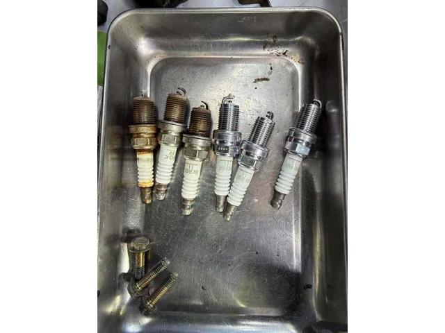 ダイハツ ハイゼットバン パワ-ウィンドスイッチ 破損 エンジンオイル漏れ タペットカバーパッキン   交換 整備 修理 車検 点検 任意保険 茨城 龍ヶ崎 取手 牛久 つくば つくば NUTEC