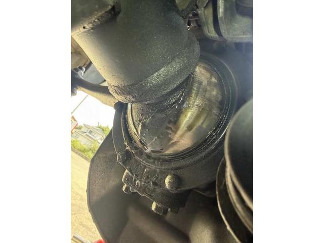 スズキ　ジムニー　足回りオイル漏れ修理　フロントアクスルシャフトオイルシール　キングピンベアリング　　バッテリ－　交換　整備　修理　車検　点検　任意保険　茨城　龍ヶ崎　取手　牛久　つくば　つくば　ＮＵＴＥＣ