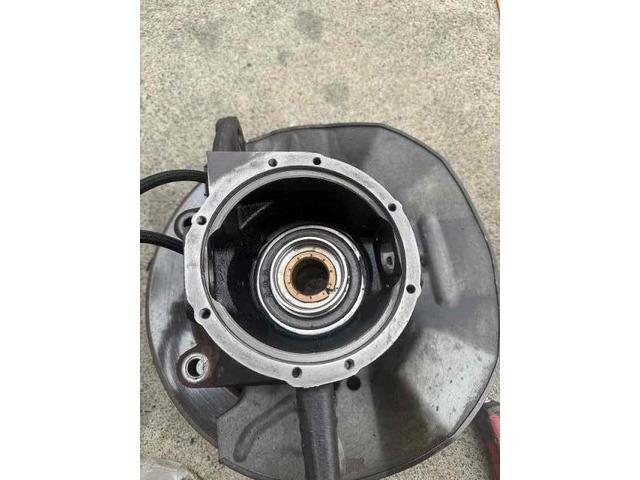 スズキ　ジムニー　足回りオイル漏れ修理　フロントアクスルシャフトオイルシール　キングピンベアリング　　バッテリ－　交換　整備　修理　車検　点検　任意保険　茨城　龍ヶ崎　取手　牛久　つくば　つくば　ＮＵＴＥＣ