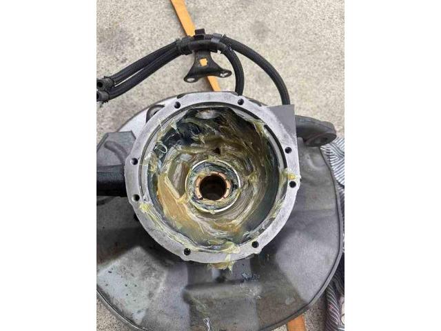 スズキ　ジムニー　足回りオイル漏れ修理　フロントアクスルシャフトオイルシール　キングピンベアリング　　バッテリ－　交換　整備　修理　車検　点検　任意保険　茨城　龍ヶ崎　取手　牛久　つくば　つくば　ＮＵＴＥＣ