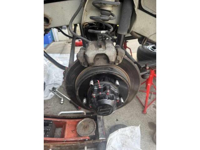 スズキ　ジムニー　足回りオイル漏れ修理　フロントアクスルシャフトオイルシール　キングピンベアリング　　バッテリ－　交換　整備　修理　車検　点検　任意保険　茨城　龍ヶ崎　取手　牛久　つくば　つくば　ＮＵＴＥＣ