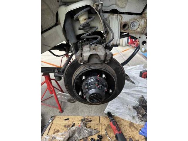 スズキ　ジムニー　足回りオイル漏れ修理　フロントアクスルシャフトオイルシール　キングピンベアリング　　バッテリ－　交換　整備　修理　車検　点検　任意保険　茨城　龍ヶ崎　取手　牛久　つくば　つくば　ＮＵＴＥＣ