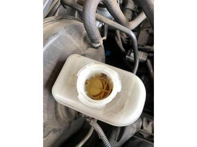 スバル　ＢＲＺ　車検整備　ブレ－キ＆クラッチオイル　ナンバ－灯バルブ　交換　整備　修理　車検　点検　任意保険　茨城　龍ヶ崎　取手　牛久　つくば　つくば　ＮＵＴＥＣ