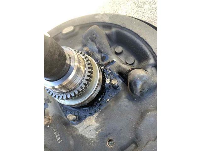 スズキ　ジムニー　後からオイル漏れ　リヤアクスル　オイルシ－ル　アクスルシャフト　交換　整備　修理　車検　点検　任意保険　茨城　龍ヶ崎　取手　牛久　つくば　つくば　ＮＵＴＥＣ